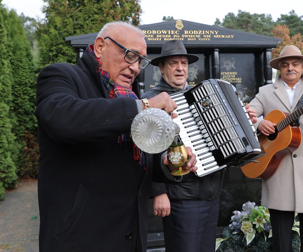  Don Vasyl -pijemy za zmarłych i śpiewamy im