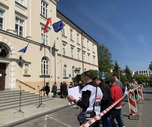 Protest pracowników lubelskiego szpitala. Chodzi o kontrakt z NFZ