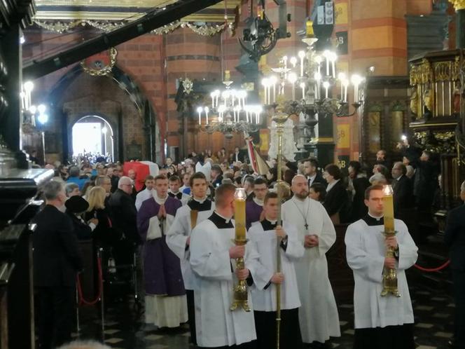 Ostatnie pożegnanie Wandy Półtawskiej. Kard. Dziwisz: "Księga jej życia została zamknięta"