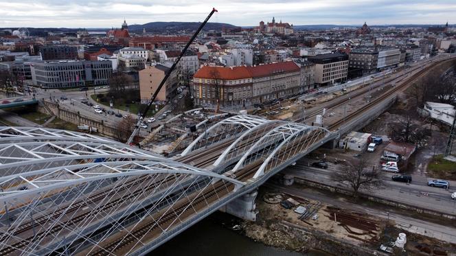 Metamorfoza Krakowa: gigantyczne mosty prawie gotowe. Zamontowano już wszystkie łuki [ZDJĘCIA]