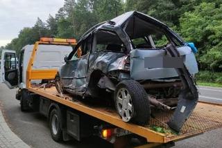 Dwie ofiary śmiertelne w wyniku zderzenia samochodu z autokarem