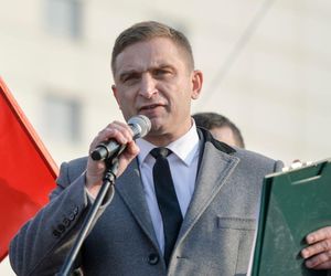 Prokurator odmówił postawienia zarzutu Bąkiewiczowi. Sprawę rozstrzygnie Prokuratura Krajowa