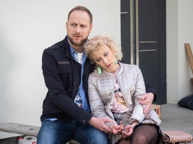 Na Wspólnej odc. 3320. Beata (Katarzyna Ptasińska), Paweł (Grzegorz Kwiecień)