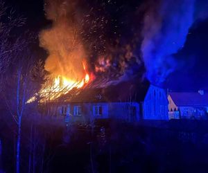 Tragiczny pożar budynku wielorodzinnego. Nie żyje jedna osoba, dwie są poparzone