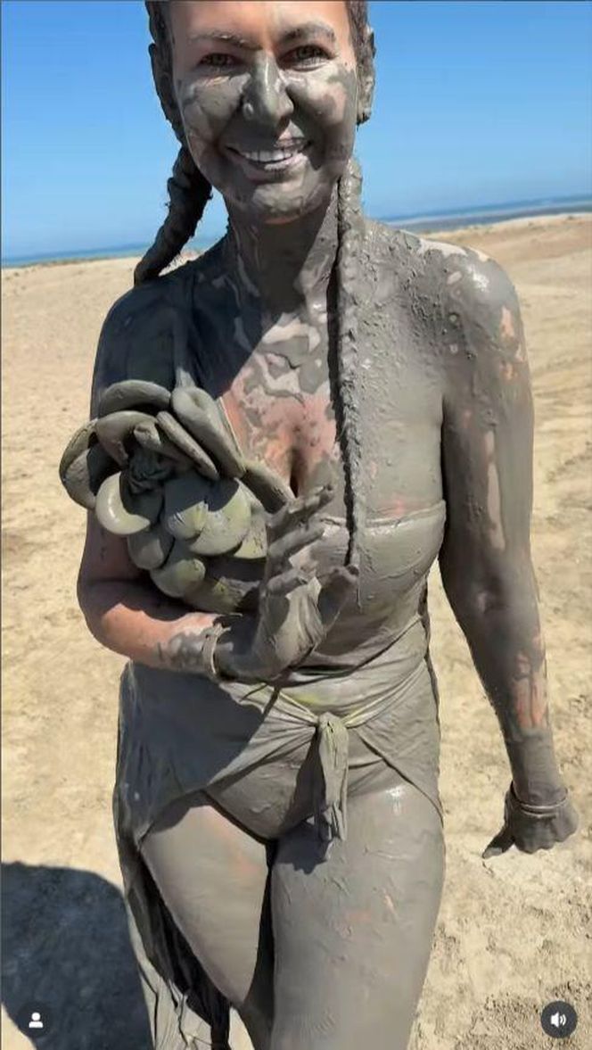 Maja Rutkowski zażywa błotnego SPA