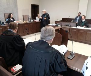 Adwokat zszokował słowami o trumnach na kółkach. Trwa proces