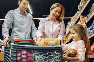 Zakaz handlu w niedzielę zostaje zawieszony. Rząd Donalda Tuska wprowadza nowe zasady