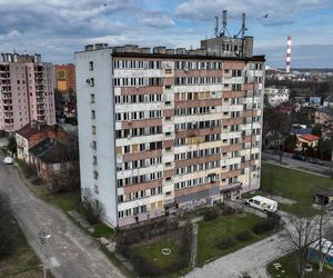 Upiorny blok przy Młodej 4 w Kielcach został przebadany. Wieżowiec zostanie wyburzony?