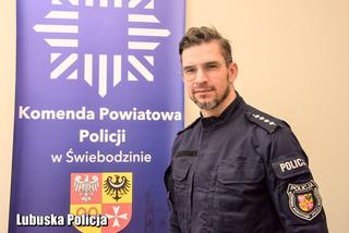 Policjant wskoczył do lodowatej wody, by uratować tonącą kobietę