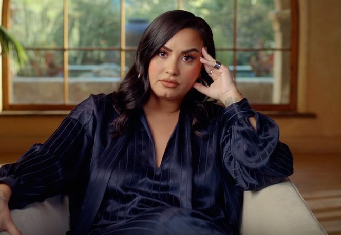 Demi Lovato wzięła ślub! Szczuplutka jak nigdy, wygląda jak siostra Kim Kardashian. Fani w szoku