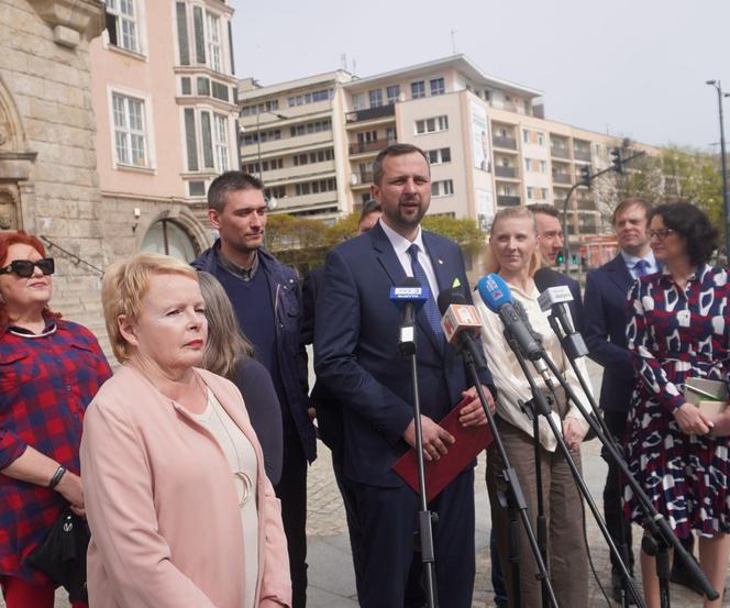 Wybory samorządowe 2024. Robert Szewczyk w drugiej turze wyborów na prezydenta Olsztyna. Mamy komentarz!