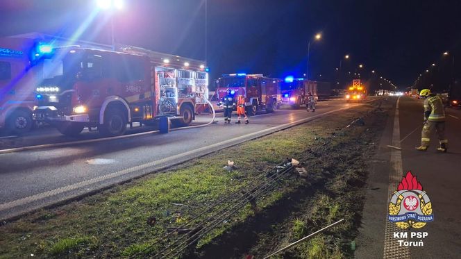 Ciężarówka przewrócił się na A1 w Nowym Dworze. Kierowca ranny, droga zablokowana!