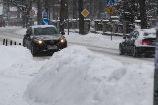 Zakopane pod śniegiem. Miasto ma problem z opadami