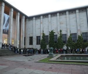 Noc Muzeów 2025. Warszawiacy szturmowali muzea nocą