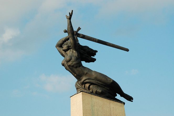 Te pomniki były symbolami stolicy.  Dziś już nie istnieją