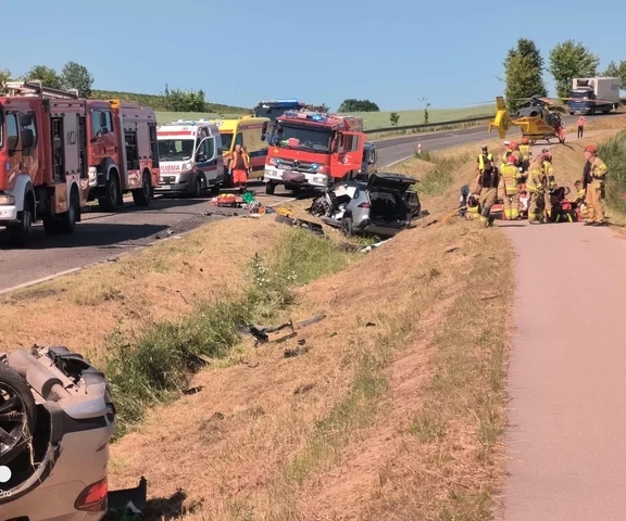 Poważny wypadek pod Mrągowem. Wśród rannych dzieci