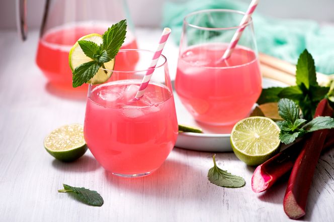 Lemoniada z rabarbarem orzeźwiająca i pyszna