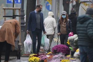 Anna Mucha kupuje kwiaty wspiera przedsiębiorców