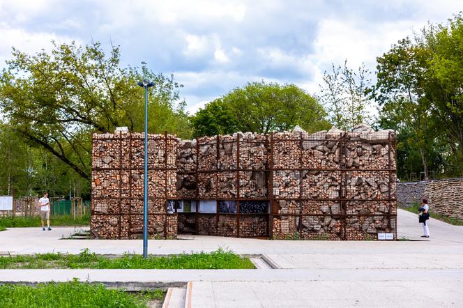 Park pod Kopcem Powstania Warszawskiego - lapidarium