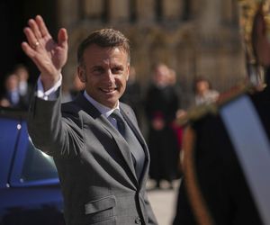 Prawda o Macronie ujawniona! Nie zgadniesz, co kupuje hurtowo perfumy i zlewa się nimi w hurtowych ilościach