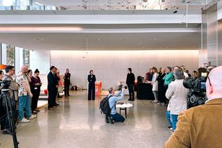 Odsłonięcie instalacji Whispers Oskara Zięty