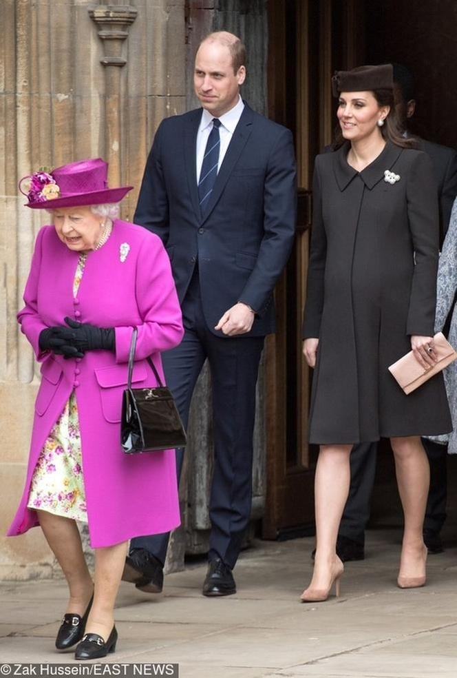 Od pół wieku nosi tę samą torebkę