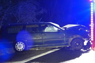 Auta roztrzaskały się czołowo! Rannych trzeba było wycinać ze zmiażdżonych wraków