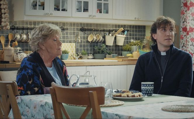 M jak miłość, odcinek 1851: ksiądz Grzegorz (Paweł Janyst), Barbara (Teresa Lipowska)