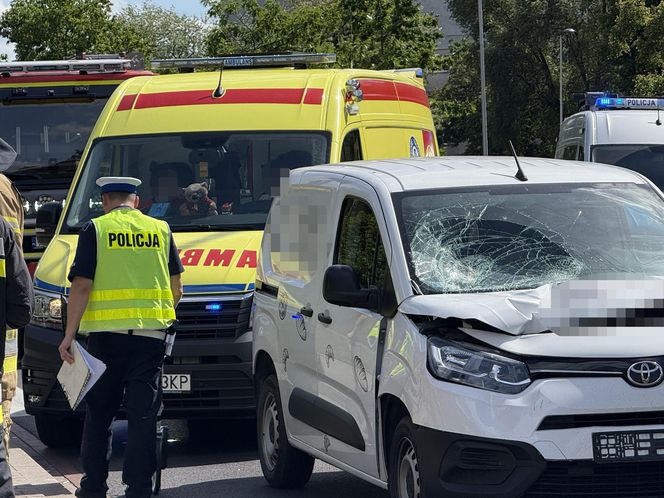 Kierowca Toyoty wjechał w pieszych na Bielanach. Cztery osoby trafiły do szpitala