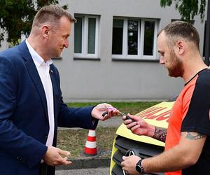 14 nowych ambulansów wyjechało na ulice miast w regionie. Każda warta jest ponad milion