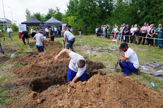 Mistrzostwa w kopaniu grobów na czas w Targach Kielce