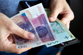 Dopłata do gazu i prądu - 312 zł co miesiąc. Komu przysługuje dopłata do prądu i gazu w 2025 r.?