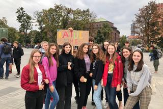 Młodzieżowy Strajk Klimatyczny przeszedł ulicami Wrocławia. Domagają się od władzy działania 