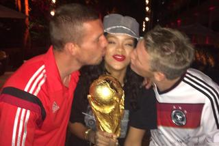 Niemcy - Argentyna. Rihanna dostała buziaka od Podolskiego i Schweinsteigera [ZDJĘCIA]