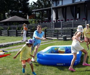 Barwy szczęścia odc. 3120. Łukasz (Michał Rolnicki), Agnieszka (Katarzyna Tlałka), Ksawery (Bartosz Gruchot), Franek (Filip Kruszewski), Zosia (Gabriela Trawińska)