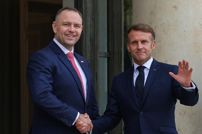 Nawrocki spotkał się z Macronem