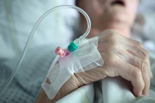 Lekarz opowiedział, czego żałują pacjenci przed śmiercią. Pada jedno stwierdzenie