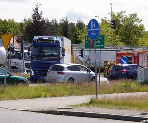 Tragiczny wypadek w Gostyninie. Wjechała toyotą pod tira. Nie żyje