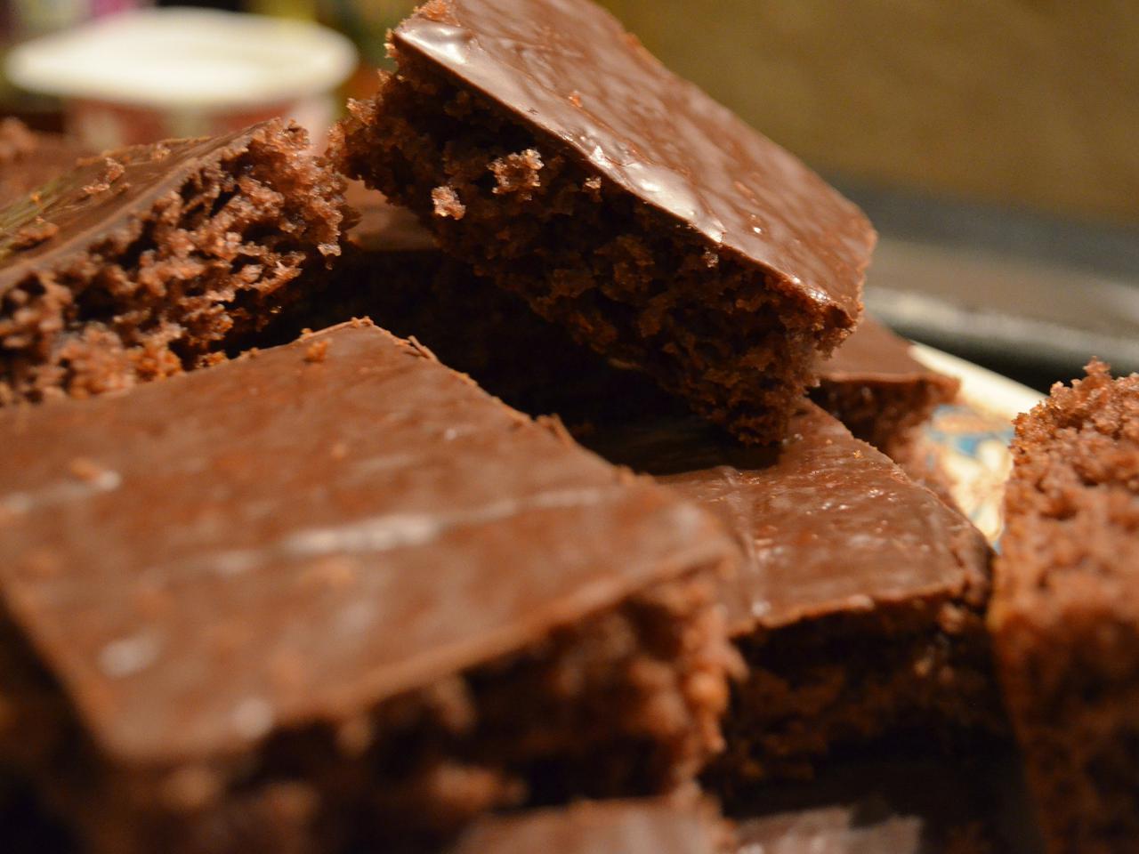 Jak zrobić domowe batoniki czekoladowo-bananowe?