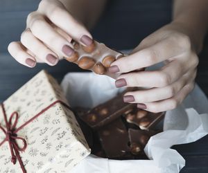 Cappuccino, biszkopt, karmel, czekolada. Najmodniejsze kolory na paznokciach przywodzą na myśl apetyczne desery!