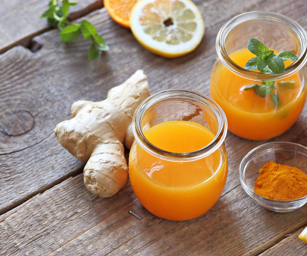 Ten owocowy shot to pogromca przeziębienia. Przepis na domową antygrypinę