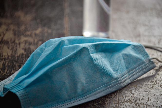 Braniewo. Chodziła bez maseczki nawet na policji. Sąd nie miał litości dla 33-latki