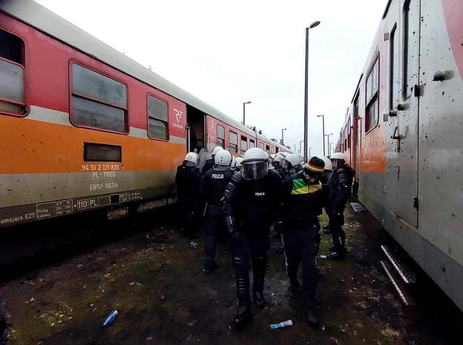 Ćwiczenia policji w Iławie. Pociąg Specjalny