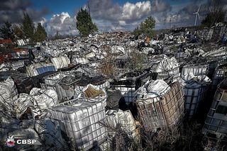 Wywozili rakotwórcze śmieci, gdzie popadło, wystawiali setki lipnych faktur. Bydgoskie CBŚP rozbiło mafię śmieciową