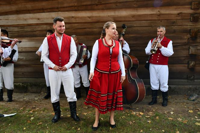 Dożynki wojewódzkie w Olsztynku 2024. Tłumy na wydarzeniu. „To był trudny rok” [ZDJĘCIA]