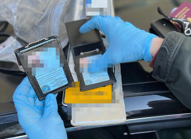 Udawali policjantów i wchodzili do agencji towarzyskich. Dwóch przebierańców w rękach policji
