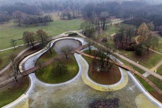 Nowe oblicze parku na Polu Mokotowskim. Nowe ławki, brak betonu i hotele dla owadów