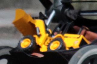 Marta Kaczyńska modna w dobie koronawirusa. Tak spaceruje z dziećmi [ZDJĘCIA]