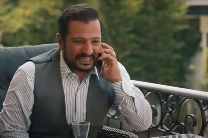 Nana dzwoni do Idrisa 