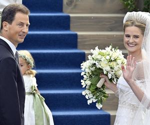 Królewska ceremonia pełna przepychu. Ślubna stylizacja Marii Karoliny podbija światowe media